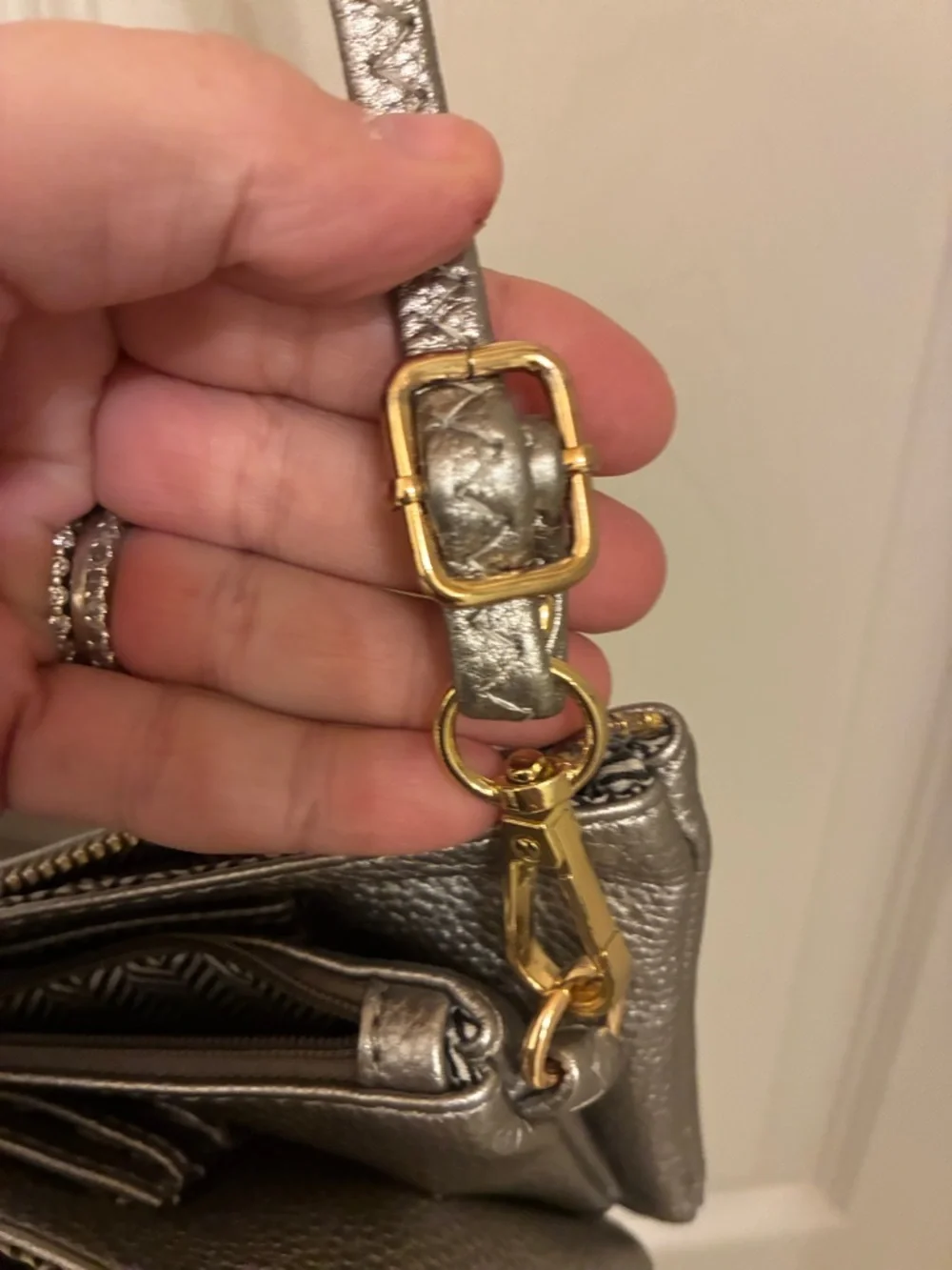 Metallic Silver Pebbled Crossbody Bag‎ with Detachable Strap